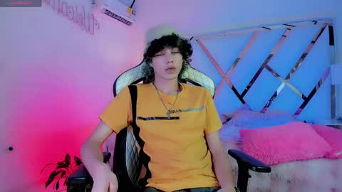 thanier_18 online show from 04/22/26, 07:48