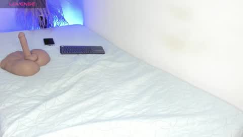 sofia online show from 12/03/25, 01:46