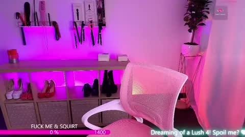 Snapshot of the_cat_girl_ chatting on 04/29/26, 05:06 i am Cat online show from 04/29/26, 05:06