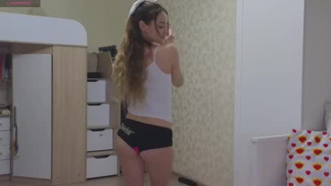 Snapshot of the_dancing_muse chatting on 02/03/25, 01:30 Sweety Katy online show from 02/03/25, 01:30