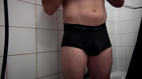 Snapshot of the_delicious_19 chatting on 10/16/25, 04:30 the_delicious_19 online show from 10/16/25, 04:30