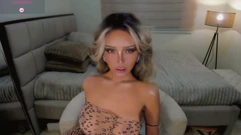 Snapshot of the_enchantressxx chatting on 11/12/25, 10:30 nabi butterfly online show from 11/12/25, 10:30