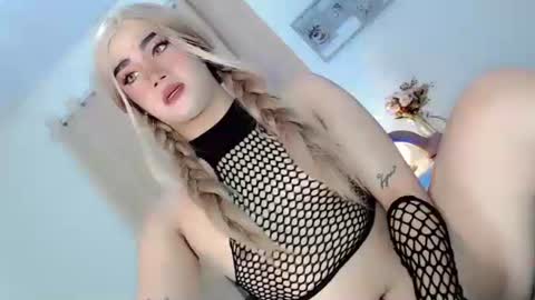 Snapshot of the_naughty_kyra chatting on 09/17/25, 11:34 the_naughty_kyra online show from 09/17/25, 11:34