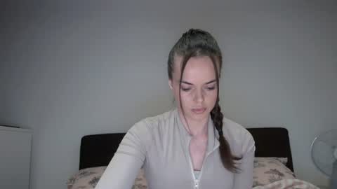 Snapshot of the_quietwife chatting on 07/27/26, 12:01 Jade online show from 07/27/26, 12:01