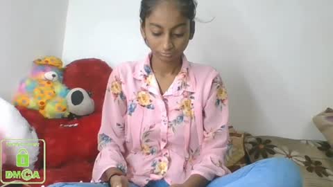 Snapshot of the_right_girl chatting on 12/18/24, 05:15 Suzan Sexy online show from 12/18/24, 05:15