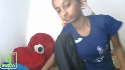 Snapshot of the_right_girl chatting on 12/30/24, 06:42 Suzan Sexy online show from 12/30/24, 06:42