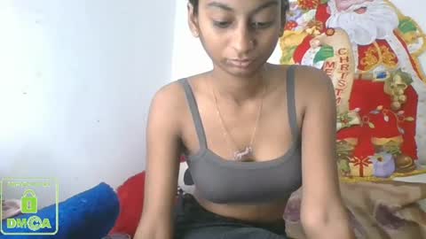 Snapshot of the_right_girl chatting on 01/01/25, 10:54 Suzan Sexy online show from 01/01/25, 10:54