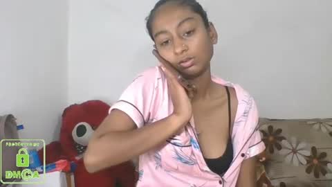 Snapshot of the_right_girl chatting on 01/16/25, 10:32 Suzan Sexy online show from 01/16/25, 10:32
