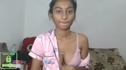 Snapshot of the_right_girl chatting on 01/17/25, 05:11 Suzan Sexy online show from 01/17/25, 05:11