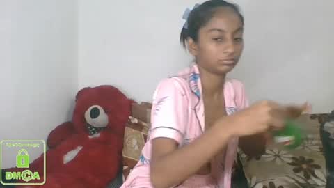 Snapshot of the_right_girl chatting on 01/17/25, 08:13 Suzan Sexy online show from 01/17/25, 08:13