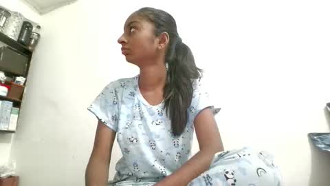 Snapshot of the_right_girl chatting on 09/27/25, 04:39 Suzan Sexy online show from 09/27/25, 04:39
