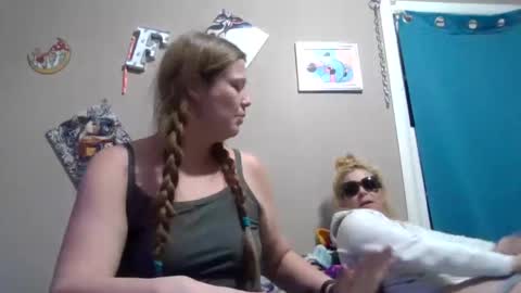 Snapshot of the_sam_ chatting on 12/23/24, 12:08 the_sam_ online show from 12/23/24, 12:08