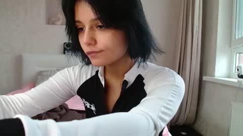 Snapshot of the_slutty_fox chatting on 06/12/26, 01:43 the_slutty_fox online show from 06/12/26, 01:43
