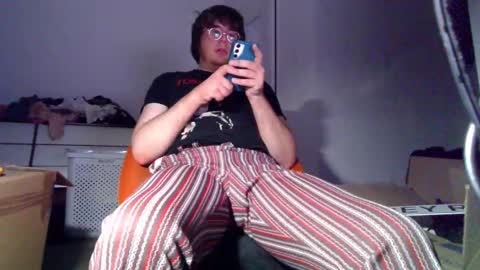 Snapshot of the_vintage_voyeur chatting on 09/19/25, 05:42 the_vintage_voyeur online show from 09/19/25, 05:42