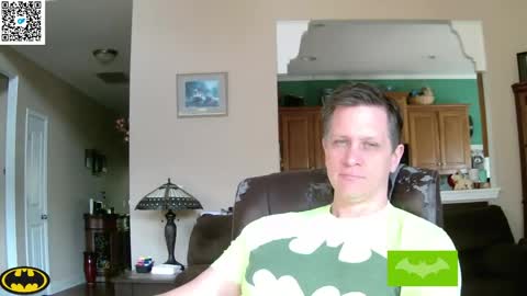 Snapshot of thebatandthecat10 chatting on 05/05/26, 12:57 ISABELLA or MATT online show from 05/05/26, 12:57