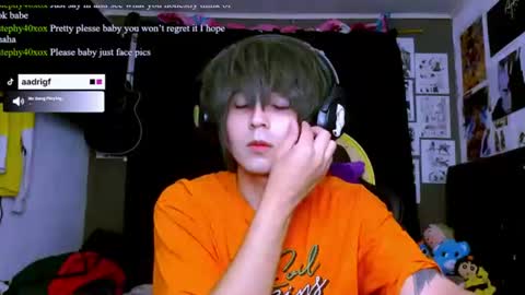Snapshot of thebluesky_18 chatting on 07/04/26, 10:32 thebluesky_18 online show from 07/04/26, 10:32