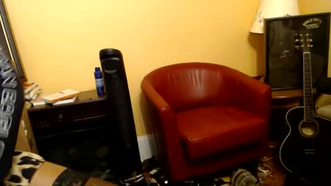 Snapshot of thebody77 chatting on 12/16/25, 01:32 thebody77 online show from 12/16/25, 01:32