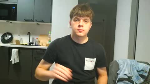 thecuteguy144949 online show from 10/31/25, 03:57