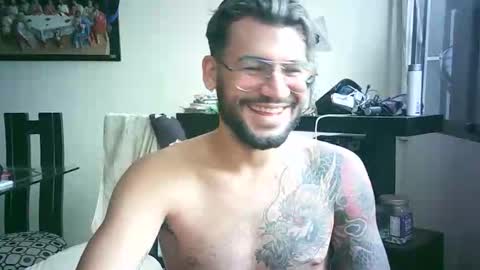 Snapshot of thedragonboyxxx chatting on 04/20/26, 07:15 thedragonboyxxx online show from 04/20/26, 07:15