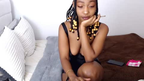 Snapshot of thee_habibah chatting on 06/23/26, 10:35 Habibah online show from 06/23/26, 10:35
