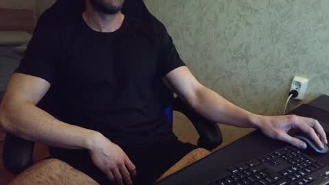 Snapshot of thefitgiant chatting on 01/19/25, 09:23 Vince online show from 01/19/25, 09:23