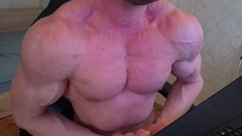 Snapshot of thefitgiant chatting on 03/01/25, 12:01 Vince online show from 03/01/25, 12:01