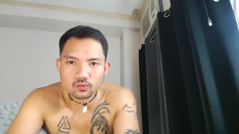 Snapshot of thefriskyasian chatting on 12/10/24, 06:38 Jaycee online show from 12/10/24, 06:38