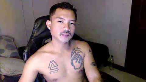 Snapshot of thefriskyasian chatting on 12/28/24, 01:17 Jaycee online show from 12/28/24, 01:17