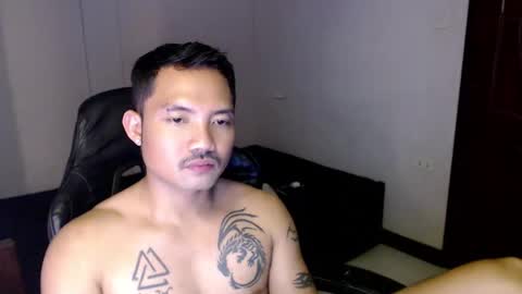Snapshot of thefriskyasian chatting on 01/10/25, 02:04 Jaycee online show from 01/10/25, 02:04