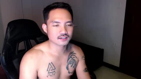 Snapshot of thefriskyasian chatting on 01/10/25, 01:41 Jaycee online show from 01/10/25, 01:41