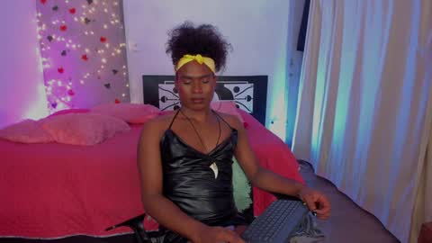 Snapshot of thegoldenbitch chatting on 01/20/25, 02:22 Goldie online show from 01/20/25, 02:22