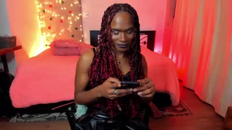 Snapshot of thegoldenbitch chatting on 02/25/25, 03:09 Goldie online show from 02/25/25, 03:09