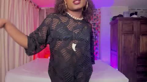 Snapshot of thegoldenbitch chatting on 09/25/25, 01:31 Goldie online show from 09/25/25, 01:31