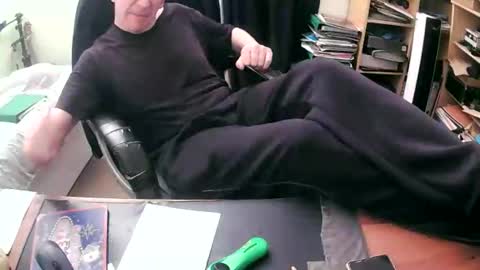 Snapshot of thegoodteacher54 chatting on 05/18/26, 04:02 paul online show from 05/18/26, 04:02