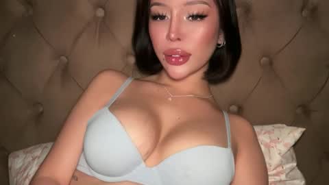 Elle  dont forget to folloW me and thumbs up online show from 03/11/26, 06:08