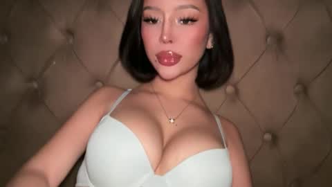 Elle  dont forget to folloW me and thumbs up online show from 04/01/26, 12:22