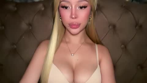 Elle  dont forget to folloW me and thumbs up online show from 04/15/26, 01:56