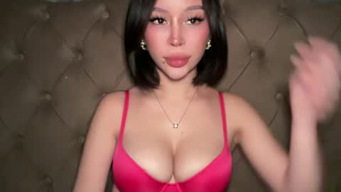 Elle  dont forget to folloW me and thumbs up online show from 04/22/26, 11:39