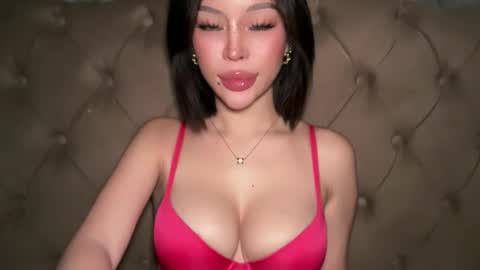 Elle  dont forget to folloW me and thumbs up online show from 04/23/26, 11:42