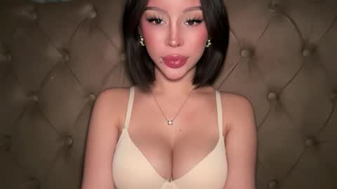 Elle  dont forget to folloW me and thumbs up online show from 04/24/26, 03:42