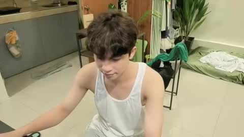 Green online show from 11/21/25, 09:52