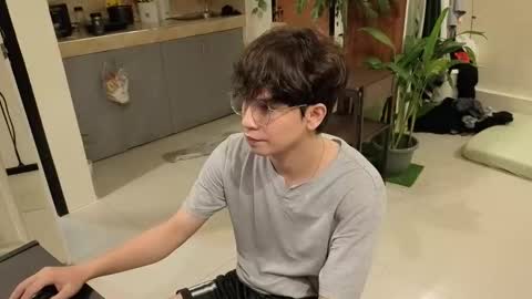 Green online show from 12/05/25, 03:09