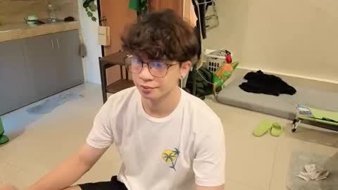 Green online show from 03/12/26, 06:41