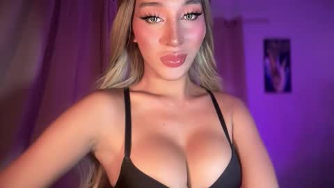 Snapshot of thehornyjane chatting on 10/13/25, 01:22 JANE online show from 10/13/25, 01:22