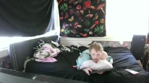 fuzzyfox online show from 09/25/25, 04:00