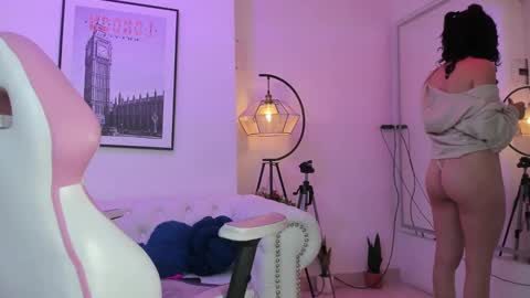 Theia  online show from 02/02/25, 03:32