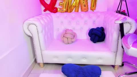 Theia  online show from 02/18/25, 04:05