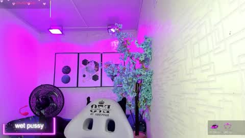 Theia  online show from 11/04/25, 12:37