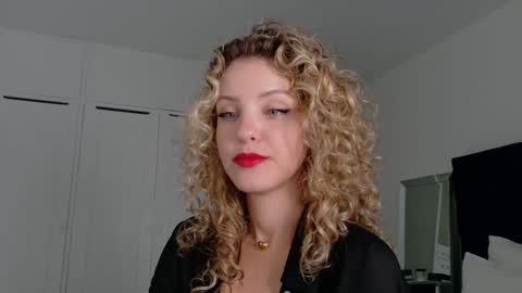 Lily Marie online show from 11/06/25, 10:43