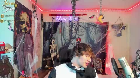 Snapshot of thejohnnystone chatting on 10/08/25, 12:08 Johnny Stone online show from 10/08/25, 12:08